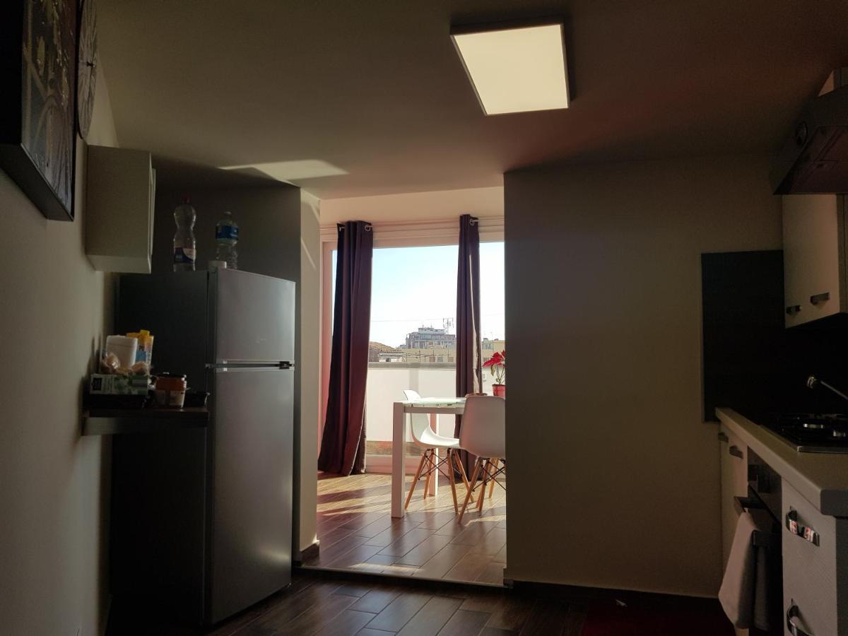 カターニアLa Terrazza Di Ledaアパートメント エクステリア 写真